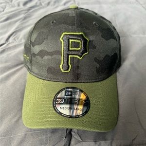 NEW Official Pittsburgh Pirates NewEra Hat - $25 (Firm)